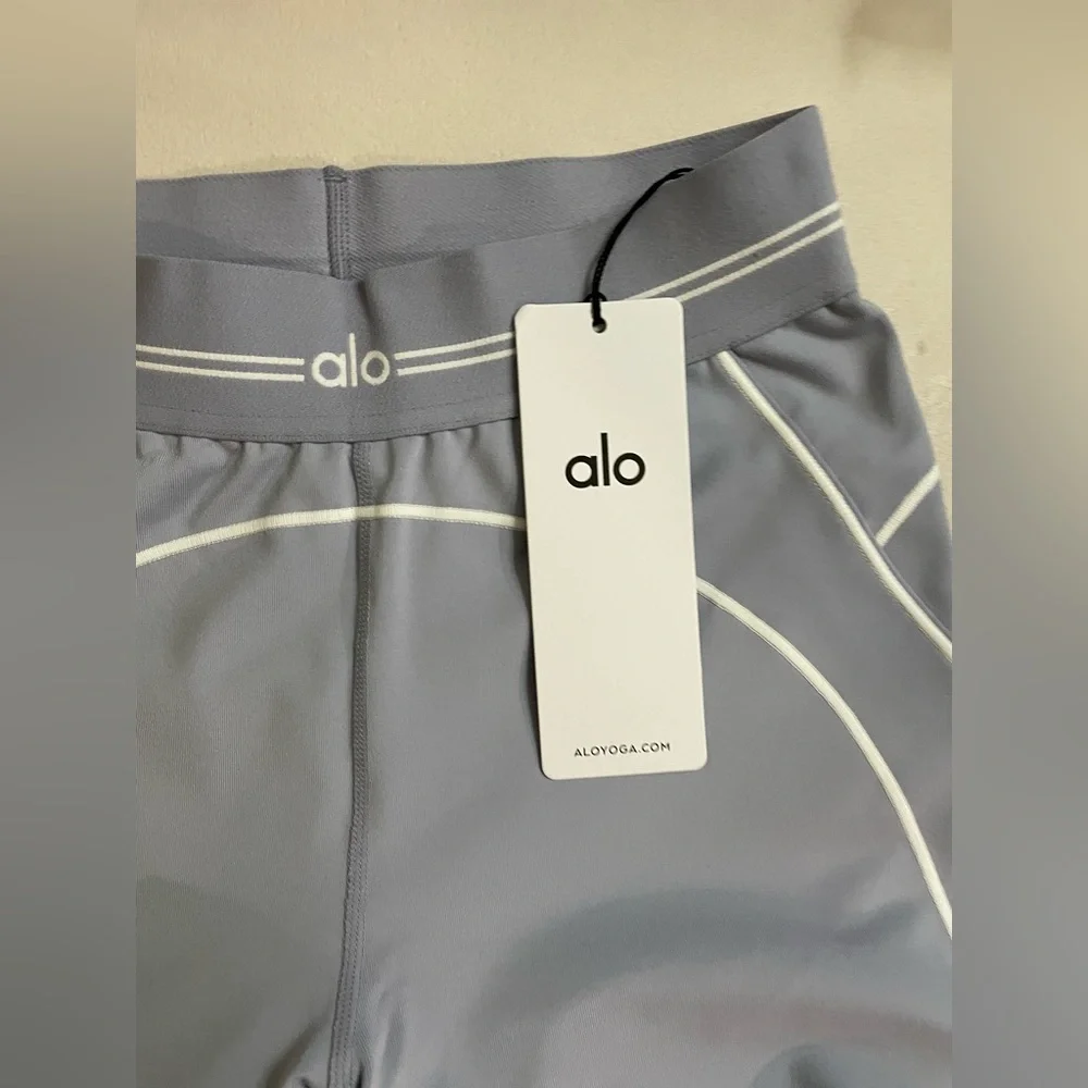 Alo Yoga NWT Airbrush High Waist Heart Throb Leggings Winter Frost Color Size S - Picture 11 of 11